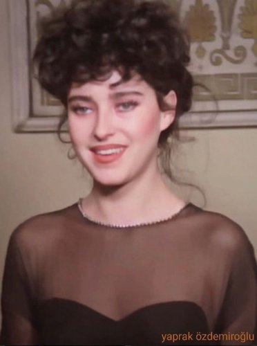 Yaprak Özdemiroğlu