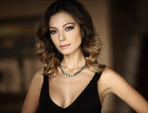 Özge Özder