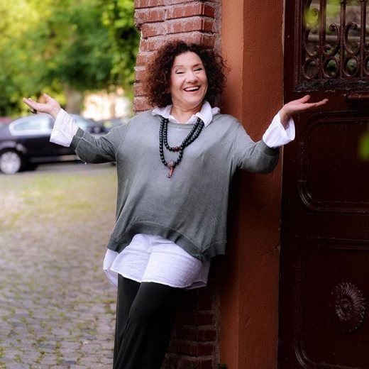 Ayşenil Şamlıoğlu