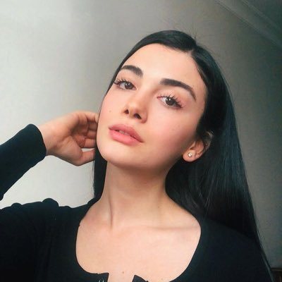 Özge Yağız