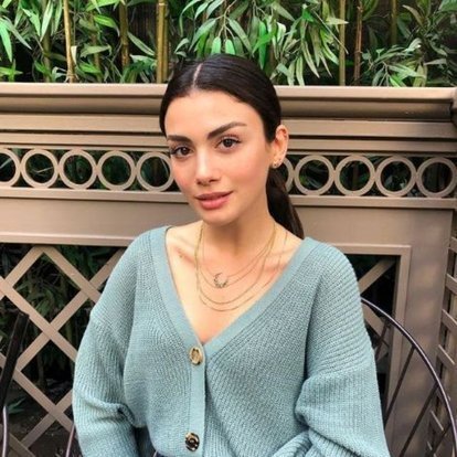 Özge Yağız