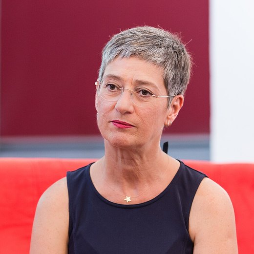 Ayfer Tunç