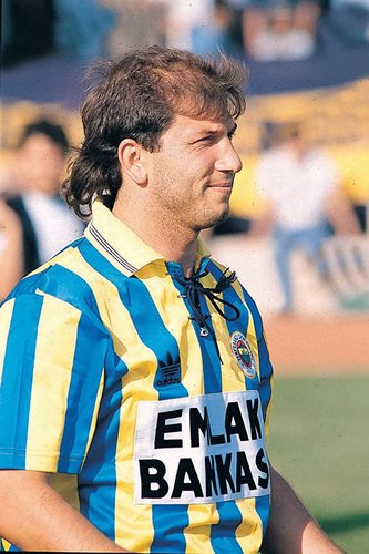 Tanju Çolak