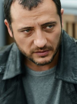 Yiğit Özşener