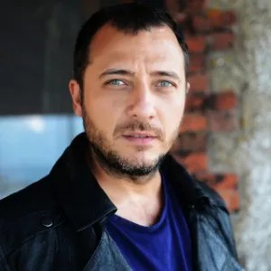 Yiğit Özşener