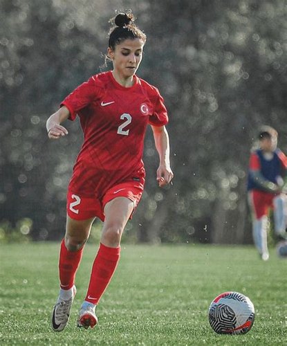 Ümran Özev