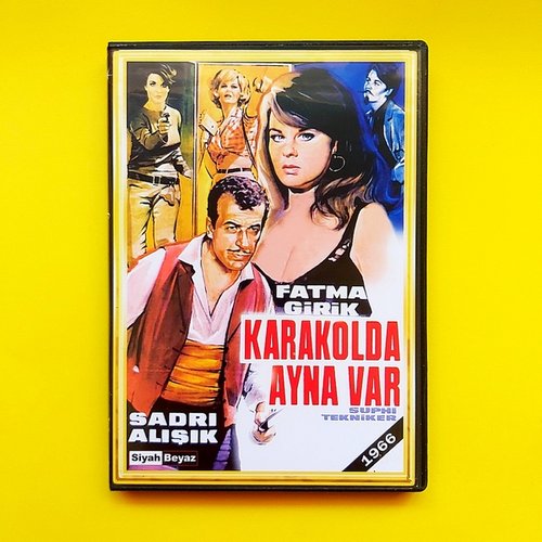 في المخفر مرآة (Karakolda Ayna Var)