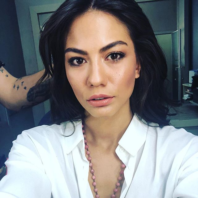 Erkenci Kuş Dizisi Sanem (Demet Özdemir) Kimdir?