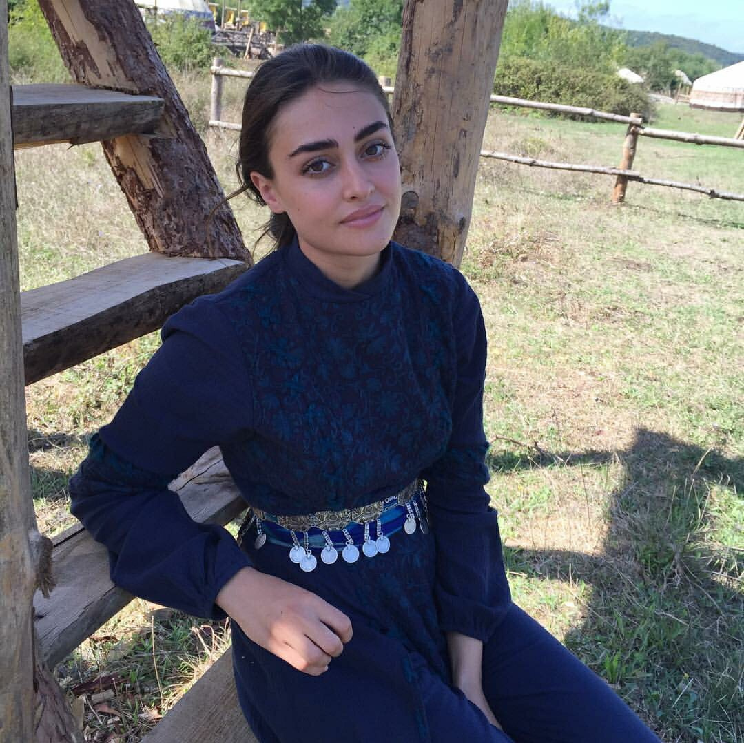 Diriliş Ertuğrul Halime Hatun (Esra Bilgiç) Kaç Yaşında?