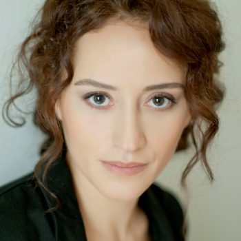 Esra Kızıldoğan Kimdir ?