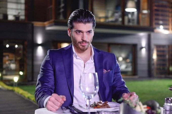 Dolunay Dizisi Ferit (Can Yaman) Biyografi